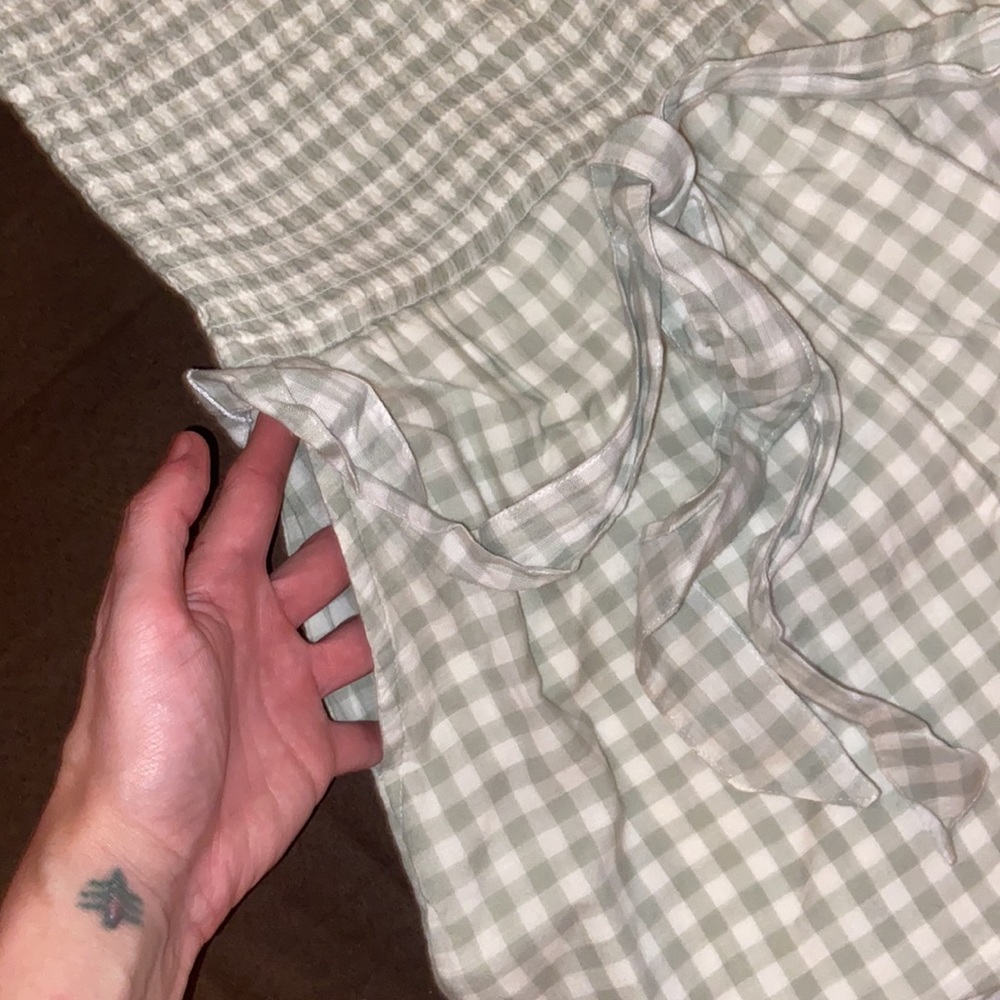 NWT Abercrombie and Fitch sage green gingham romper 🤩🤩 - Picture 4 of 5